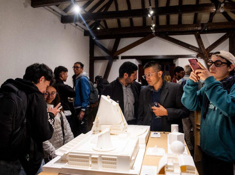  150 maquetas y documentos inéditos sobre la planeación urbana de la capital colombiana.