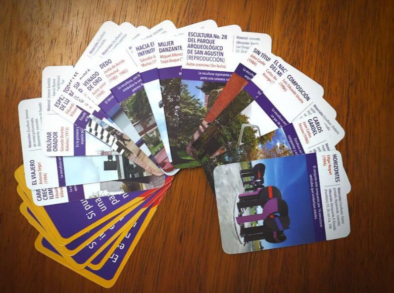 Cartas con contar datos curiosos y significativos alrededor de cada bien, incorporando aspectos relacionados con su origen, sus características artísticas, los personajes vinculados a ellos y su papel dentro de la vida cultural de Bogotá.