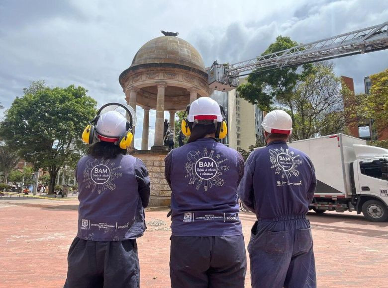 En total, 13 personas participaron en la intervención, entre integrantes de la BAM y personal especializado del Cuerpo Oficial de Bomberos de Bogotá. 