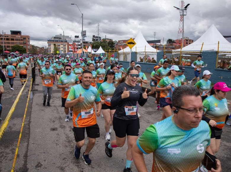 Las y los participantes recorrieron diferentes sectores de la ciudad, en una fiesta deportiva que permitió promover hábitos de vida saludable. 
