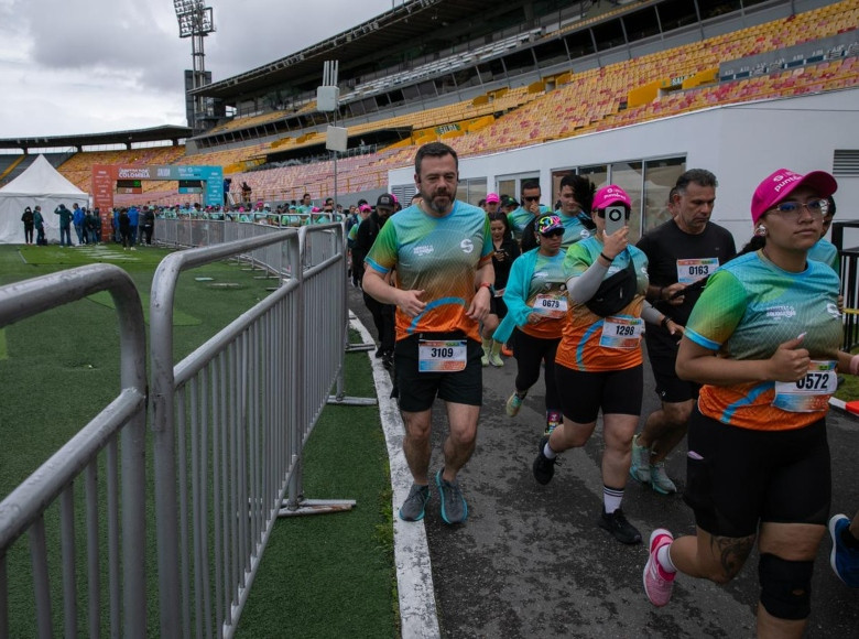 La carrera tuvo como punto de partida el estadio El Campín de Bogotá y contó con cuatro distancias diseñadas para que personas de diferentes edades y niveles deportivos pudieran participar. 