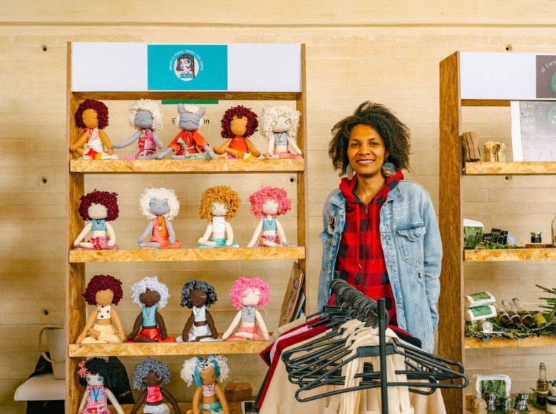 La Semana del bienestar tuvó una feria en el Centro Felicidad Chapinero, con 56 emprendimientos que desarrollan productos, servicios o metodologías orientadas al bienestar integral de las personas y comunidades.