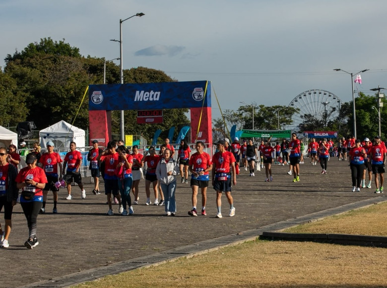 La edición 2026 contempló recorridos de 3K, 5K y 10K y tenía como punto de concentración el parque Simón Bolívar.