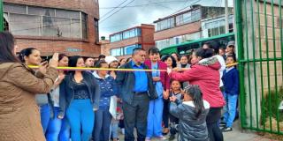 Padres de familia y directivos del Colegio Francisco Antonio Zea hacen apertura de nueva sede educativa en Usme 