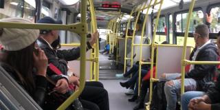 Las nuevas sillas en TransMilenio facilitarán el desplazamiento dentro del bus y evitará la concentración junto a las puertas. Las nuevas sillas en TransMilenio facilitarán el desplazamiento dentro del bus y evitará la concentración junto a las puertas.