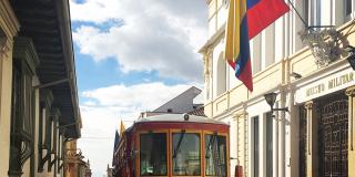 Tranvía en la calle 10 en Bogota - La Candelaria 