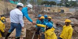 El alcalde Enrique Peñalosa recorrió las obras del Centro Felicidad en San Cristóbal