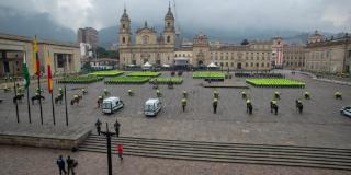 El Instituto Distrital de Patrimonio Cultural dispuso de un equipo de expertos restauradores de la Brigada de Atención a Monumentos y la Cuadrilla Color para realizar los trabajos de mantenimiento de la Plaza Mayor. Foto: Alcaldía Mayor de Bogotá