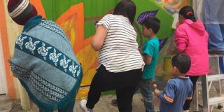 Niños pintan huerta comunitaria - FOTO: Consejería de Comunicaciones