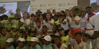 Niños con Grupo Energía Bogotá 