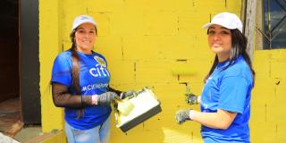 Voluntariado en acción en una nueva jornada de Habitarte en el sector La Mariposa - Foto: Secretaría de Hábitat.