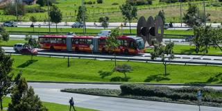 El alcalde Enrique Peñalosa rechazó los actos vandálicos a buses del sistema TransMilenio 