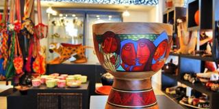 artesanía colorida creada por artesanos de Bogotá 