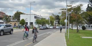 Ciudadanos transitando en Bogotá capital mundial de la bici 