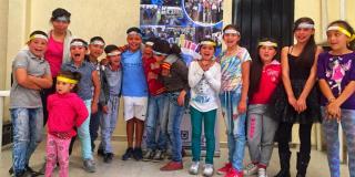 niños en la actividad pequeños comunales 