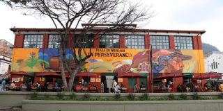 Panorámica de la entrada a la Plaza de la Perseverancia, en Bogotá.
