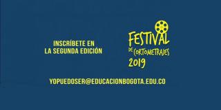 Imagen de fondo azul con el título del Festival de Cortometrajes 2019