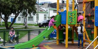 Así disfrutan las familias el nuevo parque en Ciudad Berna de la localidad Antonio Nariño - Foto: I.D.R.D.