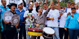 Imagen de los Ángeles Azules en las calles de Bogotá