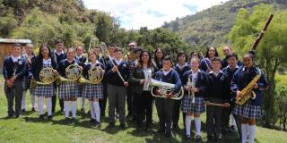Alcalde condecoró a artistas de Proyecto Educativo de la Filarmónica