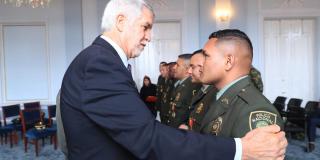  Peñalosa entregó un reconocimiento a policías y militares