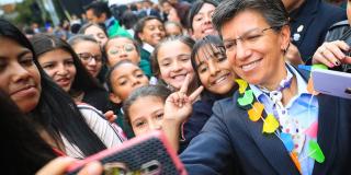 La alcaldesa Claudia López acompañó el inicio del año escolar en colegios distritales