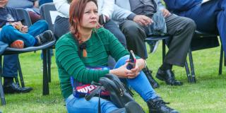 Fotografía de una mujer durante una socialización del Plan de Desarrollo Distrital