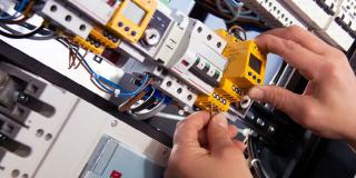 Oferta de empleo para vendedor de instalaciones eléctricas - Foto: pixabay.com