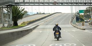 fotografía de motociclista