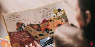 5 libros interactivos que tiene BibloRed para leer en casa con los niños y niñas