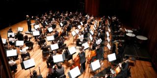 Imagen de la Orquesta Filarmónica de Bogotá en un concierto 