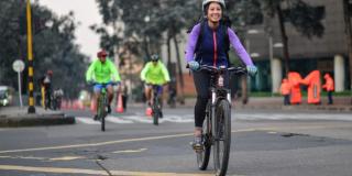 Fotografía de mujer en bicicleta