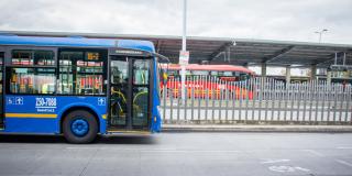 Buses de los componentes zonal y troncal del Sistema de Integrado de Transporte Público de Bogotá