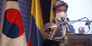 Mayor Claudia López addresses the Korean ambassador