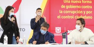 Mesa dirigida por la alcaldesa Claudia López.