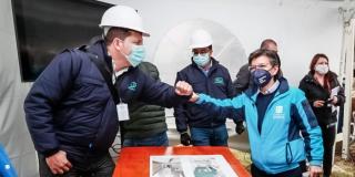 Claudia López en las obras del Hospital de Usme