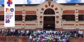La Beca es dirigida a artistas y creadores colombianos que presenten un proyecto que involucre a la población de la Plaza de Mercado de Las Cruces.