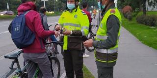 Policias con ciclistas