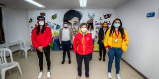 Imagen de la Alcaldesa haciendo el recorrido. 