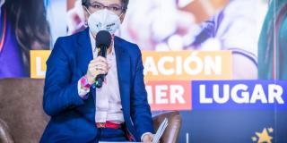 La alcaldesa Claudia López anunció que jóvenes en Bogotá podrán estudiar una carrera técnica, tecnológica o profesional con el 100 % de la financiación.
