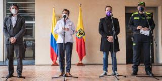 La alcaldesa Claudia López, el comandante de la Policía de Bogotá, General Jorge Eliécer Camacho; y los secretarios de Seguridad y Gobierno anunciaron medidas tendientes a garantizar la tranquilidad de la ciudad.