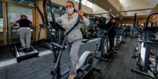 Mujeres haciendo ejercicios