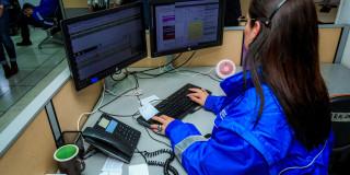 Personal de salud atendiendo