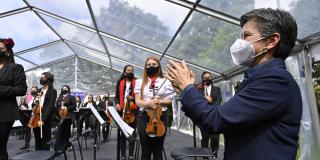 En el cumpleaños de Bogotá la alcaldesa, Claudia López, empezó su recorrido en el Jardín Botánico dónde se presentó la Orquesta Filarmónica de Mujeres. Foto. Alcaldía.