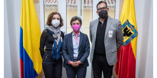 (Izq a der) Adriana Lobo, la directora ejecutiva para México y Colombia del WRI; la alcaldesa de Bogotá, Claudia López, y Fernando Páez, el director del WRI para Colombia Durante la reunión en la que se ratificó la alianza entre el Instituto de Recursos Mundiales y Bogotá.