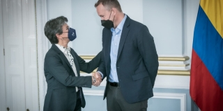 Mayor Claudia López, together with James Anderson, Bloomberg's Head of Government Innovation Programs. Photo: Mayor of Bogotá. 