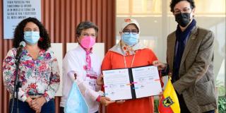In the photo, Habitat Secretary Nadya Rangel, Mayor Claudia López, and the Executive Director of the United Nations Human Settlements Program UN-Habitat, Maimunah Mohd Sharif. Photo. Mayor's Office.