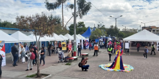 Con el apoyo de organizaciones internacionales, para celebrar el Día Internacional del Migrante, el Distrito realizó una Feria de servicios para población migrante en el parque Dindalito Bellavista. Foto: Alcaldía Mayor. 