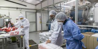 Personas en una empresa de producción