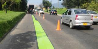 Señalización con líneas verdes entre calles 170 y 245 de la Autonorte